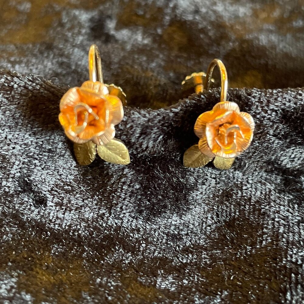 Vintage Krementz screw post rose earrings in tri-color gold costume earrings